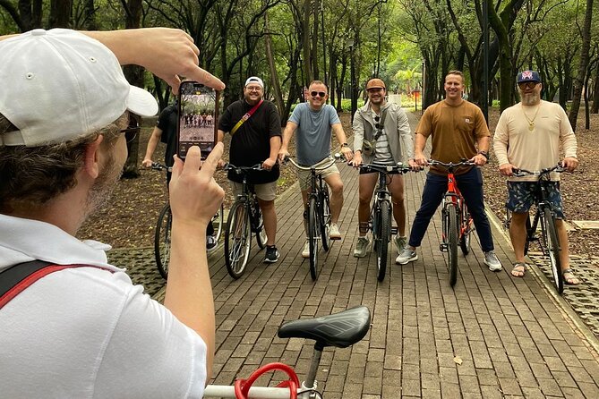Chapultepec Park and Ferris Wheel Bike Tour - What the included equipment means for you