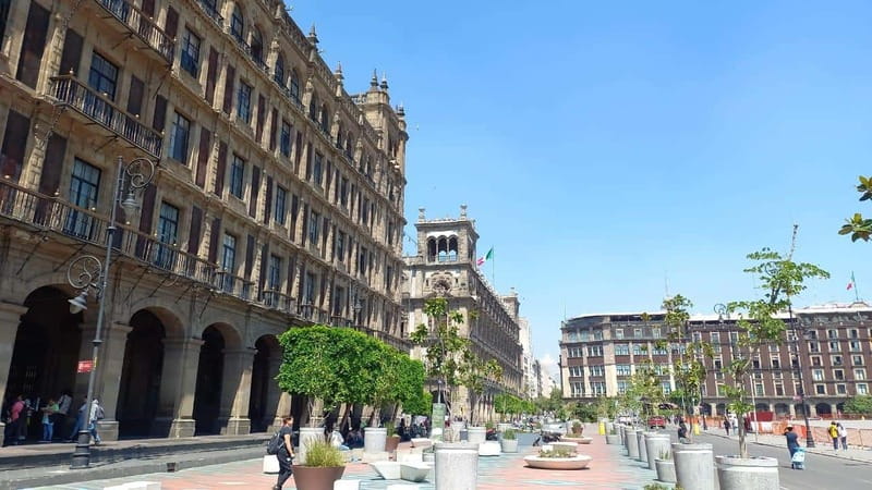 Ciudad de Mexico: Historia y vida moderna en la capital - The tiled house, post office, and Bellas Artes