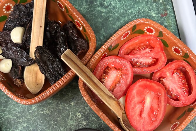 Class of Sauces and Tortillas in Mexico City - Four sauces with four different personalities