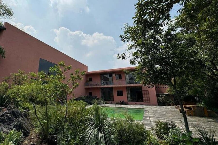 CMDX: Luis Barragan Legacy Exclusive Tour at Casa Pedregal - What makes the house different from a regular museum visit