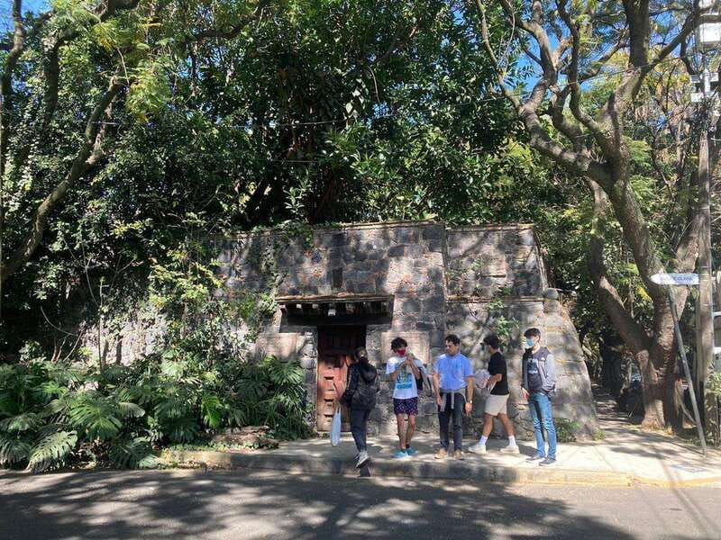COYOACAN: FRIDA KAHLO STEPS IN COYOACAN AND SAN ANGEL CDMX - San Ángel shows the setting around the art