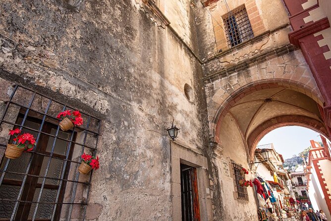 Cuernavaca and Taxco Tour from Mexico City - Guides, language, and the shared-van reality