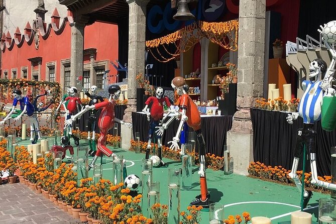 Day of the Dead in Mixquic Visit the Houses and Altars Pantheon - The pantheon and candle-lighting gathering