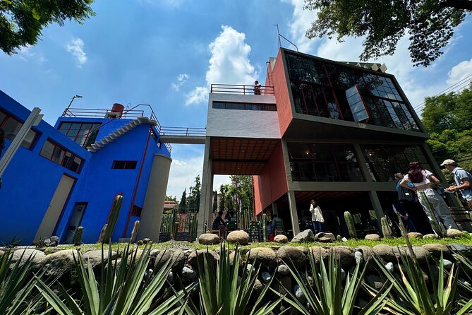 Diego Rivera Frida Kahlo Studio House Tour - Two modernist homes in San Ángel