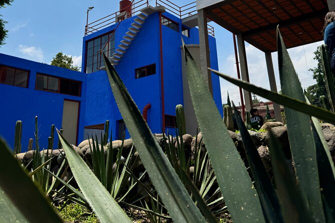 Diego Rivera Frida Kahlo Studio House Tour - Inside Frida Kahlo’s smaller home