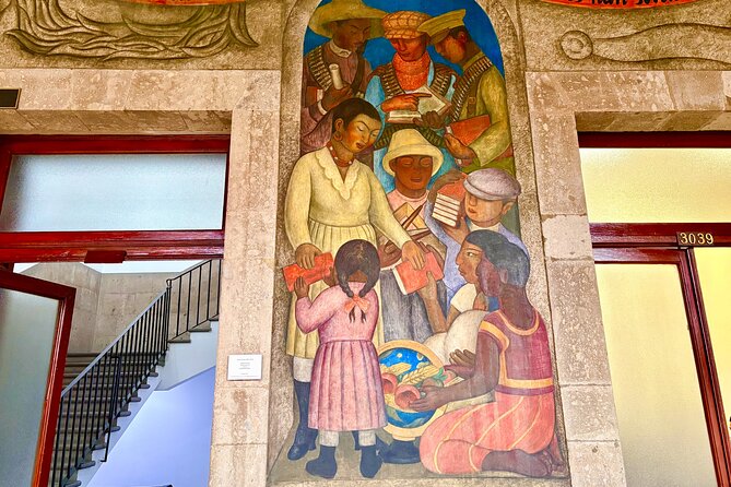 Diego Rivera's murals, hidden treasures - Timing, meeting point, and group size