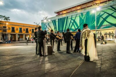 Dinner at a panoramic restaurant and show at Plaza de los Mariachis