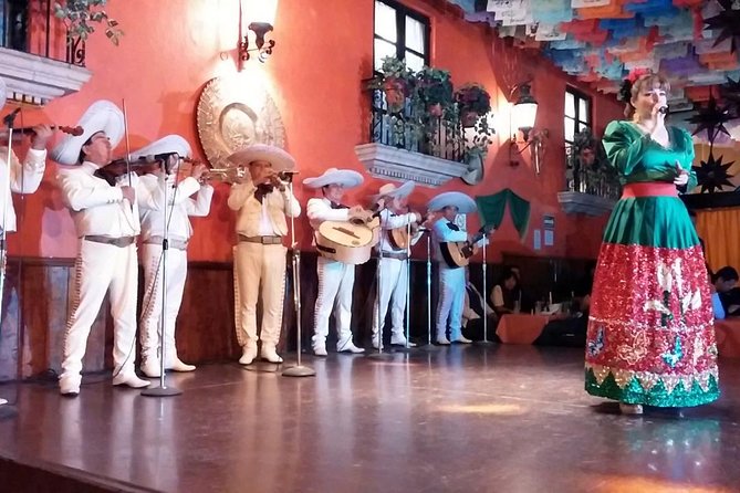 Dinner at a panoramic restaurant and show at Plaza de los Mariachis - FAQ