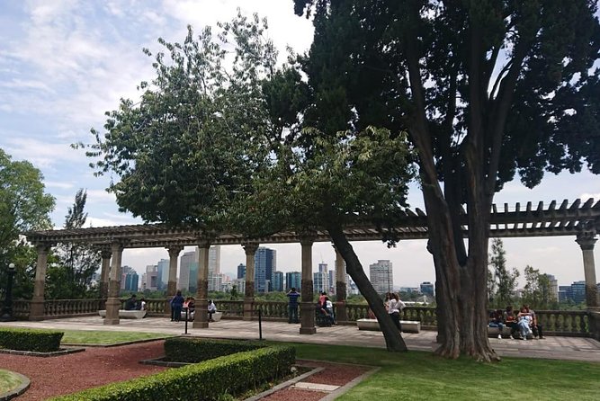 Discover Mexico City by Bike: Chapultepec to Downtown Tour! - Chapultepec Castle and the View from the Hill