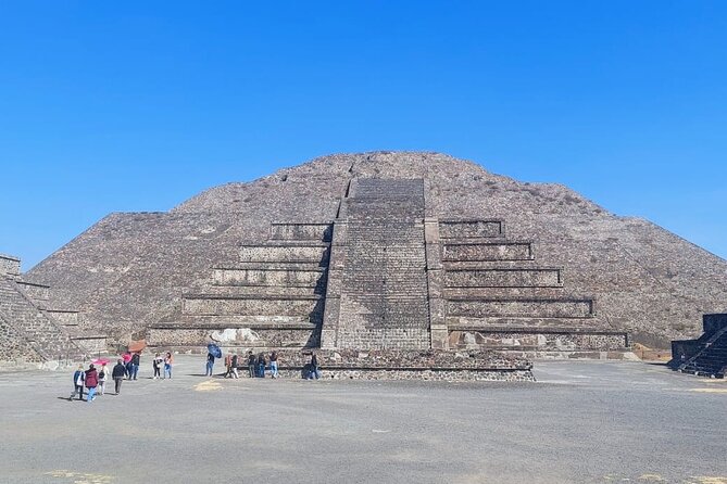 Discover Teotihuacan - The obsidian workshop and tasting stop