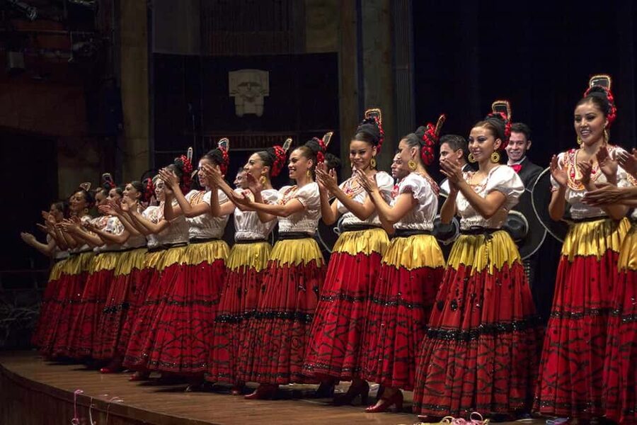 Enjoy the Folkloric Ballet at the Palacio de Bellas Artes - Key points to know before booking