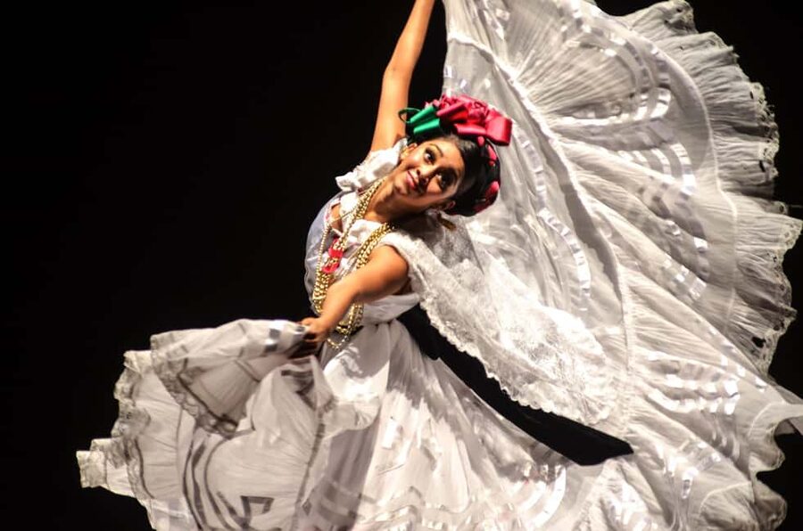 Enjoy the Folkloric Ballet at the Palacio de Bellas Artes - Why Amalia Hernández’s ballet matters
