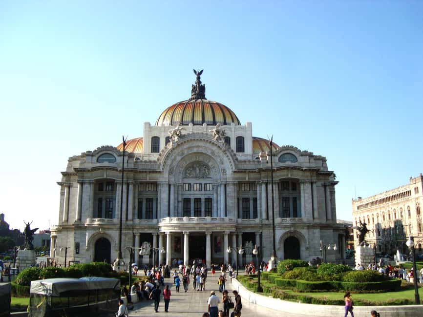 Enjoy the Folkloric Ballet at the Palacio de Bellas Artes - Transportation and timing advice