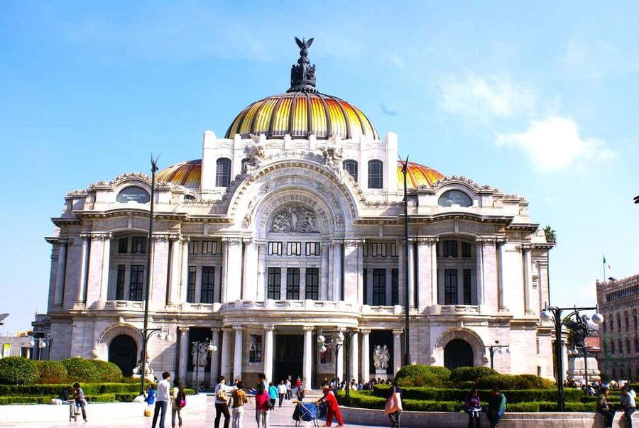 Enjoy the Folkloric Ballet at the Palacio de Bellas Artes - What to confirm before you commit