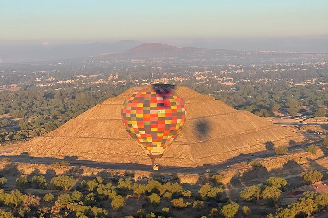 Eternal Experience Balloon flight over the Teotihuacan Pyramids - Seeing Teotihuacan from the basket