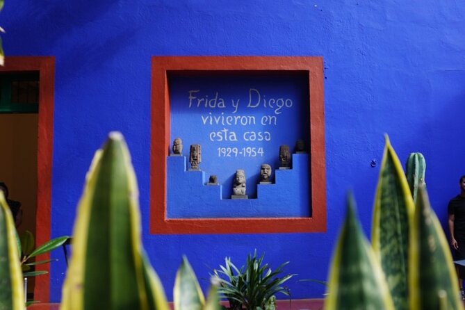 EXCLUSIVE TOUR Frida Kahlo, Coyoacan and Xochimilco - small groups - Transport, pickup, and the long-day tradeoff