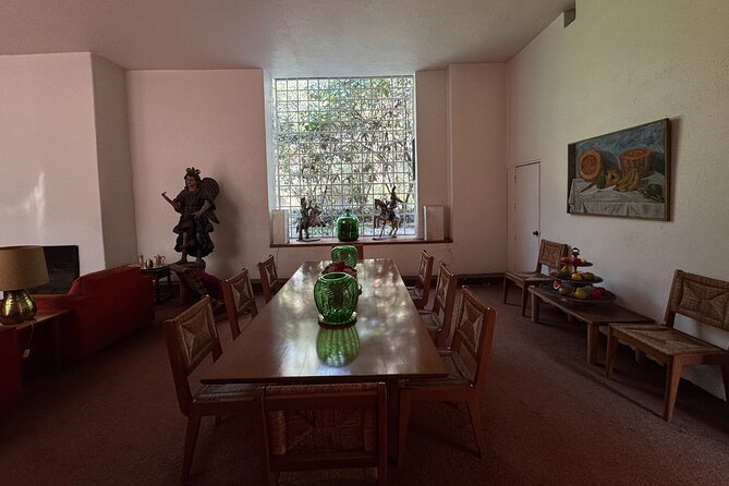 EXCLUSIVE TOUR Luis Barragán Casa Ortega - small groups - The courtyards and gardens complete the design