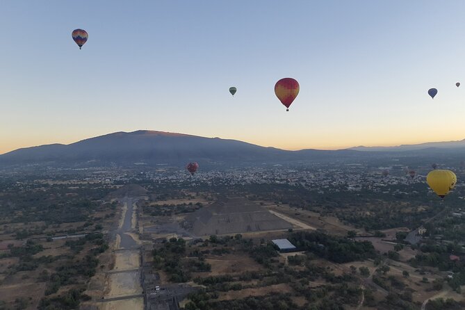 Flight in Globe, visit archaeological area, breakfast and transport - Two hours inside the archaeological zone