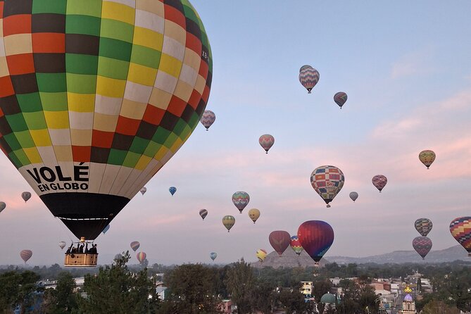 Flight in Globe, visit archaeological area, breakfast and transport - Pulque and mezcal workshops