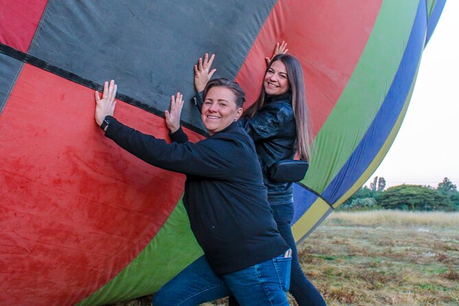 Flight in Globo Teotihuacan with Transportation - What Paulette and Mario add to the morning