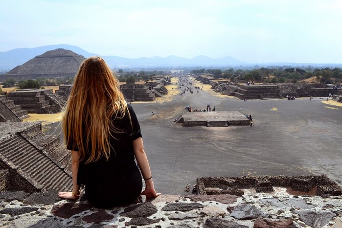 Flight + Transportation + Breakfast + Tour and Pyramid Ascent. - Who will enjoy this six-hour combination