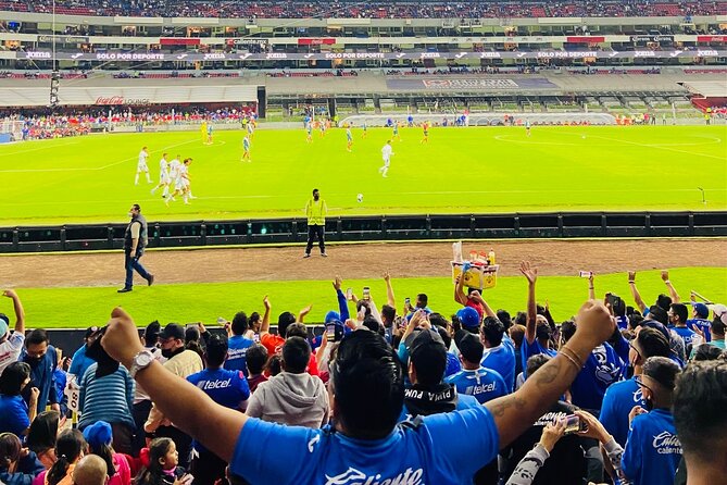 Football Soccer Matchday Experience in México City - The meal sets the tone before kickoff