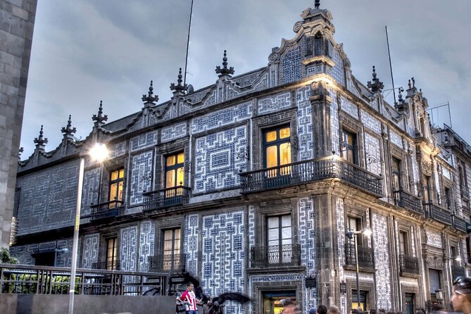 From cdmx: Citywalking Private Tour by cdmx - Casa de los Azulejos: a quick look at a famous facade