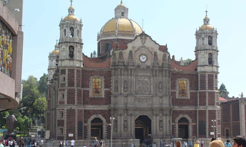 From CDMX: Hot air balloon ride, guided visits to Teotihuacan and Guadalupe - Walking Teotihuacan after seeing it from above