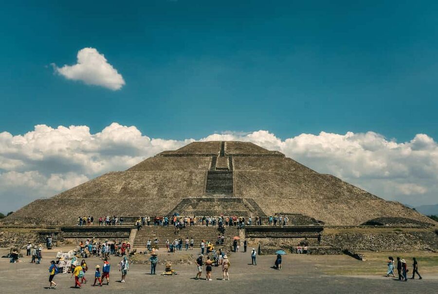 From Mexico City: Expedition with Early Access to Teotihuacan - Three hours among the Pyramids of the Sun and Moon