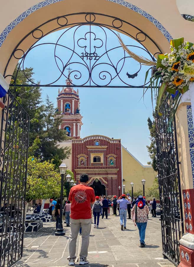 From Mexico City: One-day adventure: Puebla, Cholula, and Tonantzintla - Guides, group size, and the feel of the day