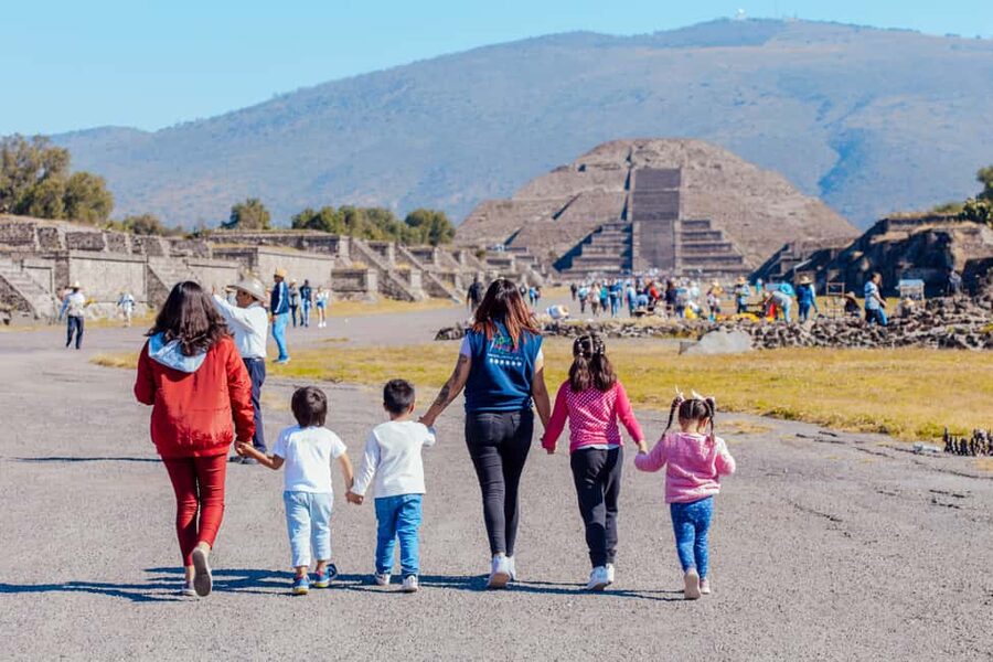 From Mexico City: Teotihuacan Tour & Reino Animal For Kids - Why this family day trip works
