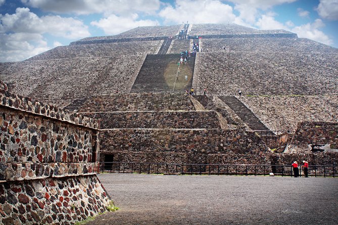 Full-Day Teotihuacan & Basilica Guadalupe Tour - The Basilica of Guadalupe and the limits of a group visit