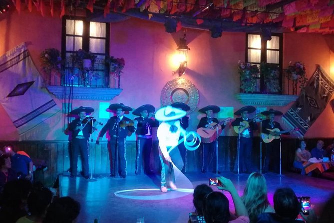 Garibaldi Night Tour - What the Guadalajara de Noche show adds