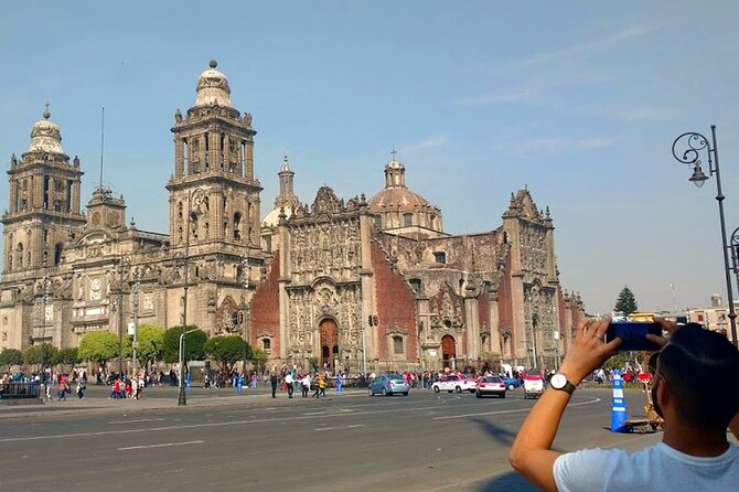 Gay Side of History through Plazas & Temples - What the guide’s style means for your experience