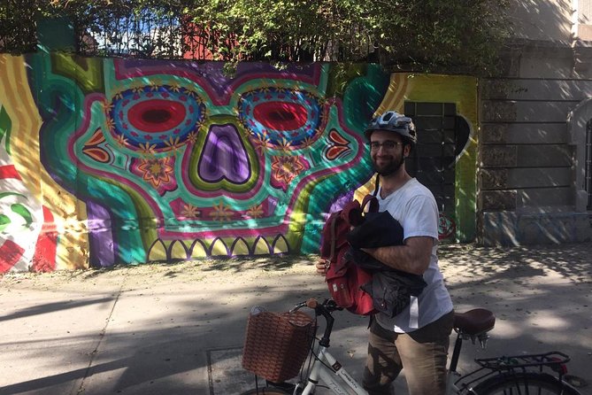 Graffiti & Urban Art Biketour w/ taco stop - Condesa: leafy streets, public art, and lunch