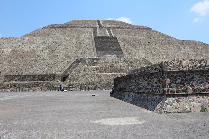 Group Tour from Teotihuacán, Basílica de Guadalupe and Tlatelolco - Three chapters of Mexico in one long morning