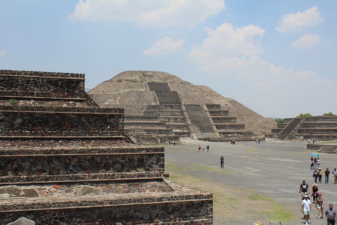 Group Tour from Teotihuacán, Basílica de Guadalupe and Tlatelolco - Five hours at Teotihuacán
