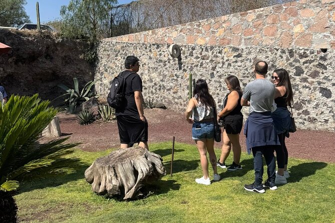 Guided tour EN Teotihuacan - Breakfast EN cave-round transport - A short stop for tastings and souvenirs