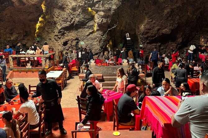 Guided tour EN Teotihuacan - Breakfast EN cave-round transport - Entering Teotihuacan and walking the Avenue of the Dead