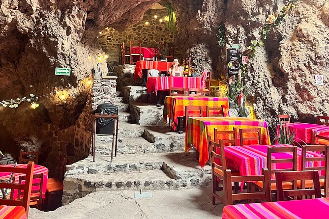 Guided Tour in Pyramids + Transportation + Breakfast in Cueva - Cancellation and weather details