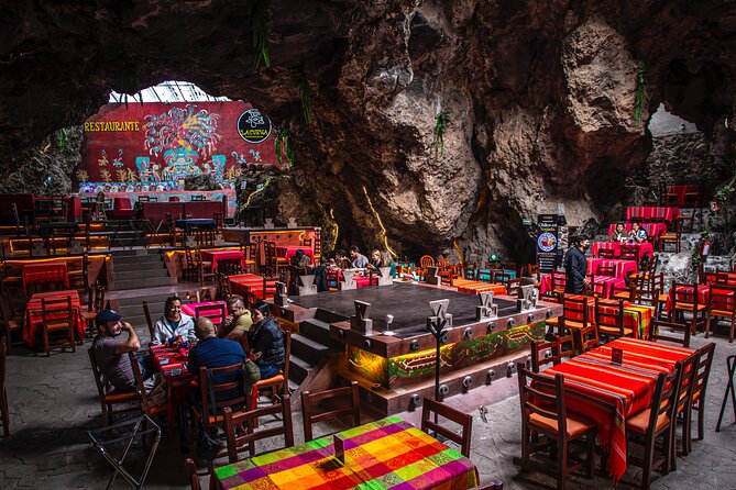 Guided tour in Teotihuacan + breakfast in Cueva + Transportation CDMX - Breakfast inside La Cueva