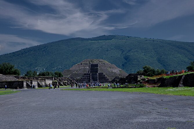 Guided tour in Teotihuacan + breakfast in Cueva + Transportation CDMX - The main visit to Teotihuacan