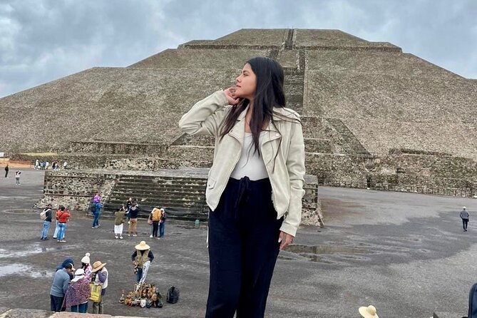 Guided Tour in the Pyramids of Teotihuacan with Breakfast - Obsidian, maguey, and a short tasting