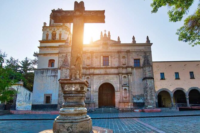 Guided Tour of Coyoacan and Leon Trotsky Museum - What the guide adds to the experience