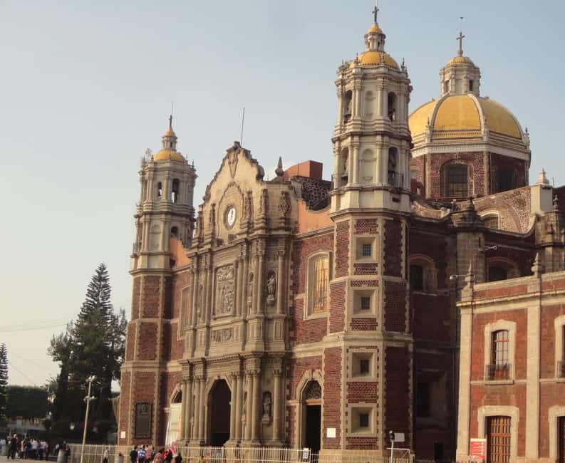 Guided tour of Mexico City: Teotihuacan, Guadalupe, and the Mexica city of Tlatelolco - Teotihuacan and the Avenue of the Dead