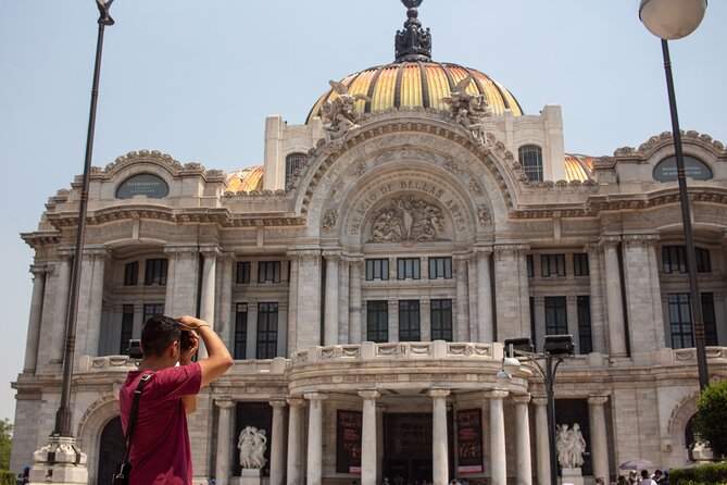 Guided Tour Zócalo to Palaces, Churches and Pyramids - A smart introduction at the Hemiciclo a Juárez