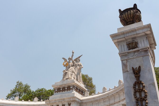 Guided Tour Zócalo to Palaces, Churches and Pyramids - The House of Tiles and Palacio Postal