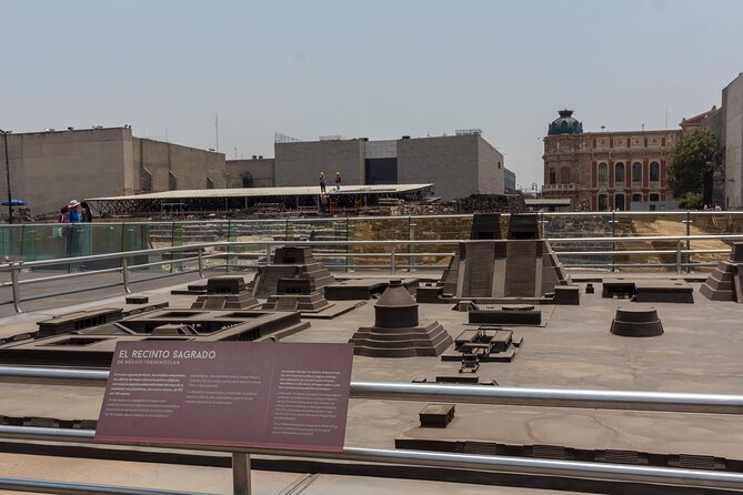 Guided Tour Zócalo to Palaces, Churches and Pyramids - MUNAL and Madero Avenue
