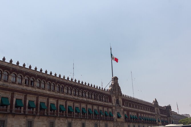 Guided Tour Zócalo to Palaces, Churches and Pyramids - The Zócalo and Metropolitan Cathedral