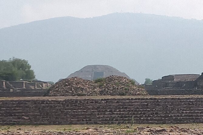 Guided Walking Tour to the Archaeological Zone of Teotihuacán - Palaces, patios, and the city behind the monuments